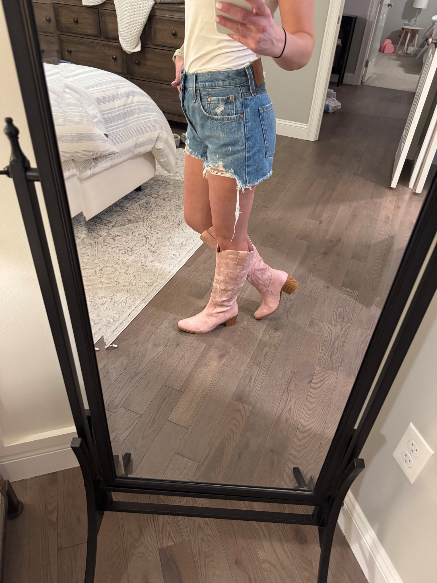 Cowboy boots
Women’s cowgirl boots
Pink boots for women