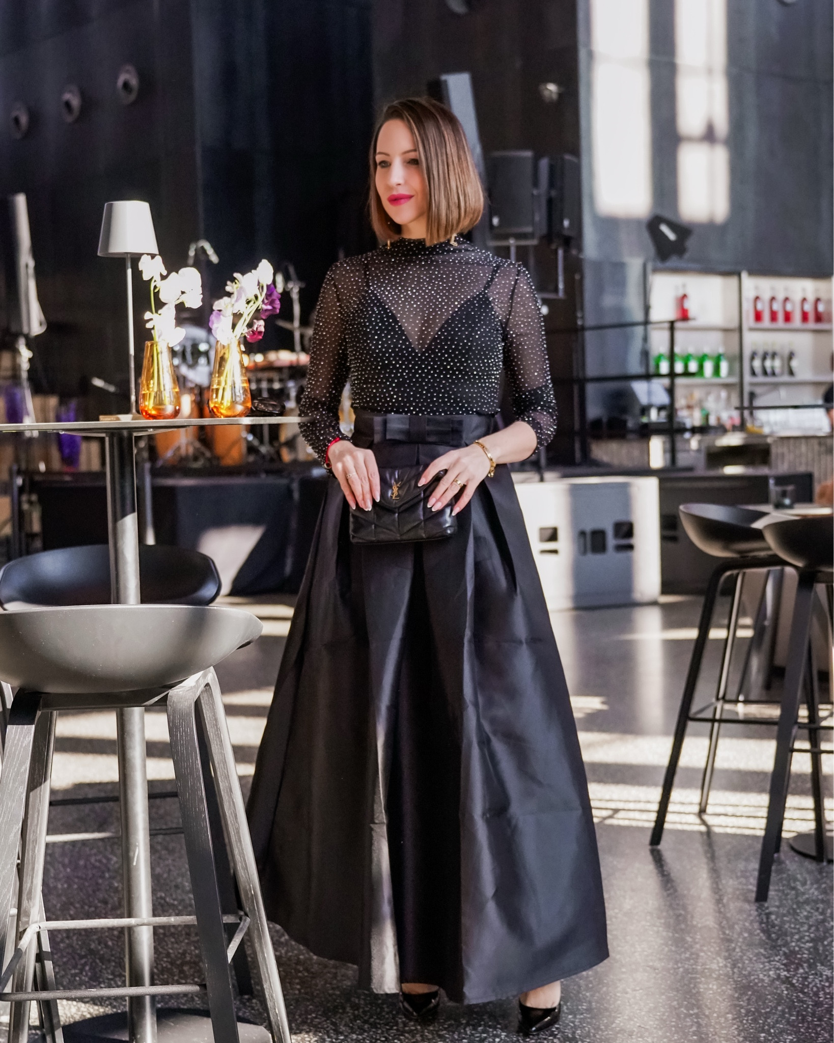 Happy V-Day 🌹❤️



*Anzeige*
Chic in Satin & Glitzer gehts‘s heute zum Konzert „the perfect Love song“ ❤️ In diesem Sinne wünsche ich euch allen einen schönen Valentinstag 🌹


#chicwish #vday #valentinsday #chic #glamorous #glam #allblack 

#LTKeurope #LTKdeutschland #LTKstyletip