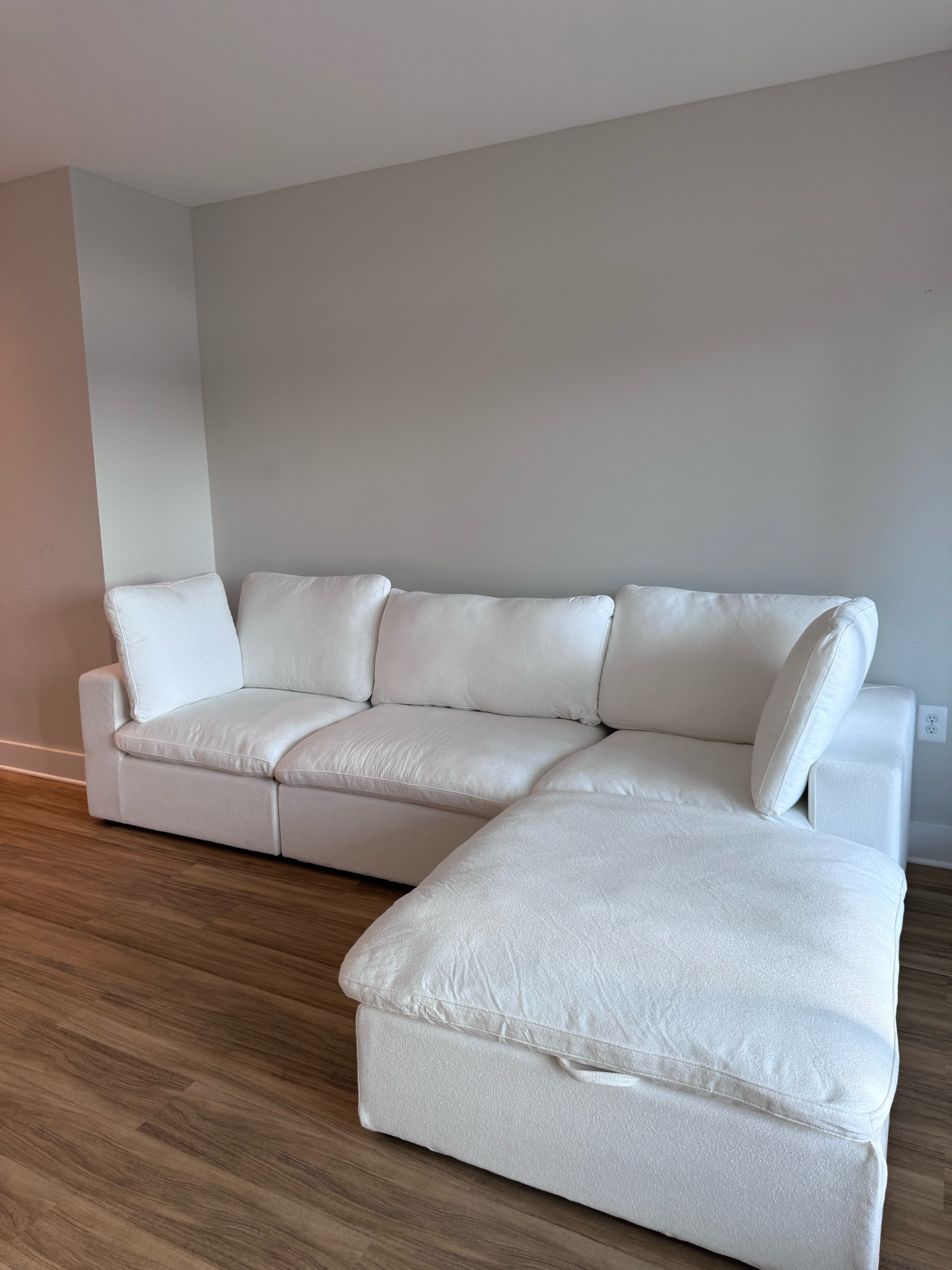 white modular couch #couch #livingroom