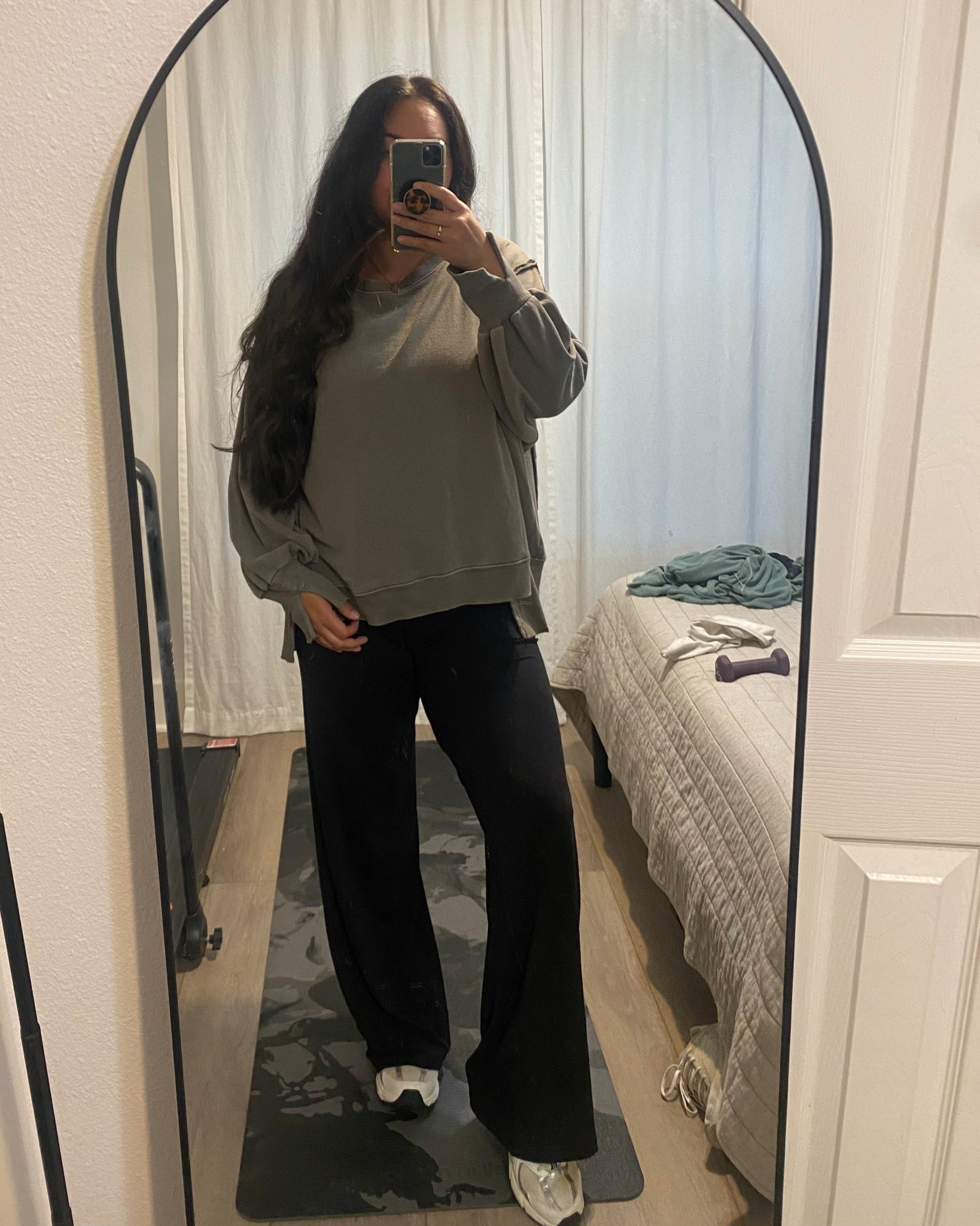 Comfy casual // spring outfits // women’s activewear // aerie // free people 

Pullover: oversized/in size M 
Pants: TTS/in size M 


#LTKWorkwear #LTKFindsUnder50 #LTKFindsUnder100