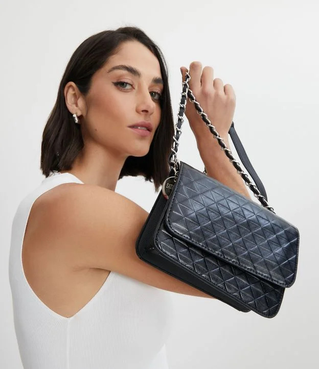 Bolsa Transversal com Tampa e Alça de Corrente Preto | Renner (BR)