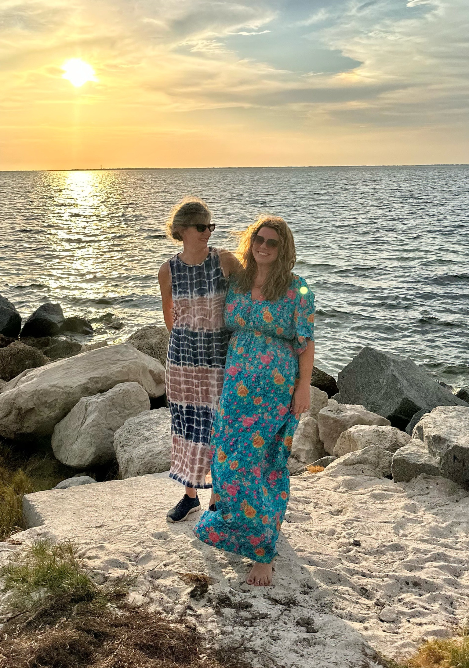 The comfiest maxi dress for a vacation or a day spent with your mom. Would be great for baby bump friendly moments as well.


Floral maxi dress
Beach dress
Vacation dress 
Amazon finds
Amazon fashion 
Midsize dress
Midsize fashion
Size large
Size 12

#LTKFindsUnder100 #LTKStyleTip #LTKMidsize