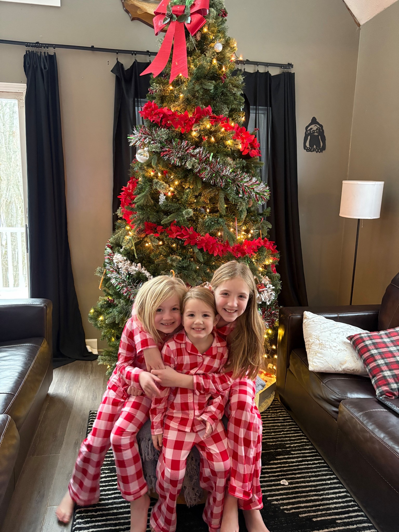 Girls Christmas pjs stool in stock. Under $20 and come with a matching sleep mask. 



#LTKHoliday #LTKKids #LTKFindsUnder50