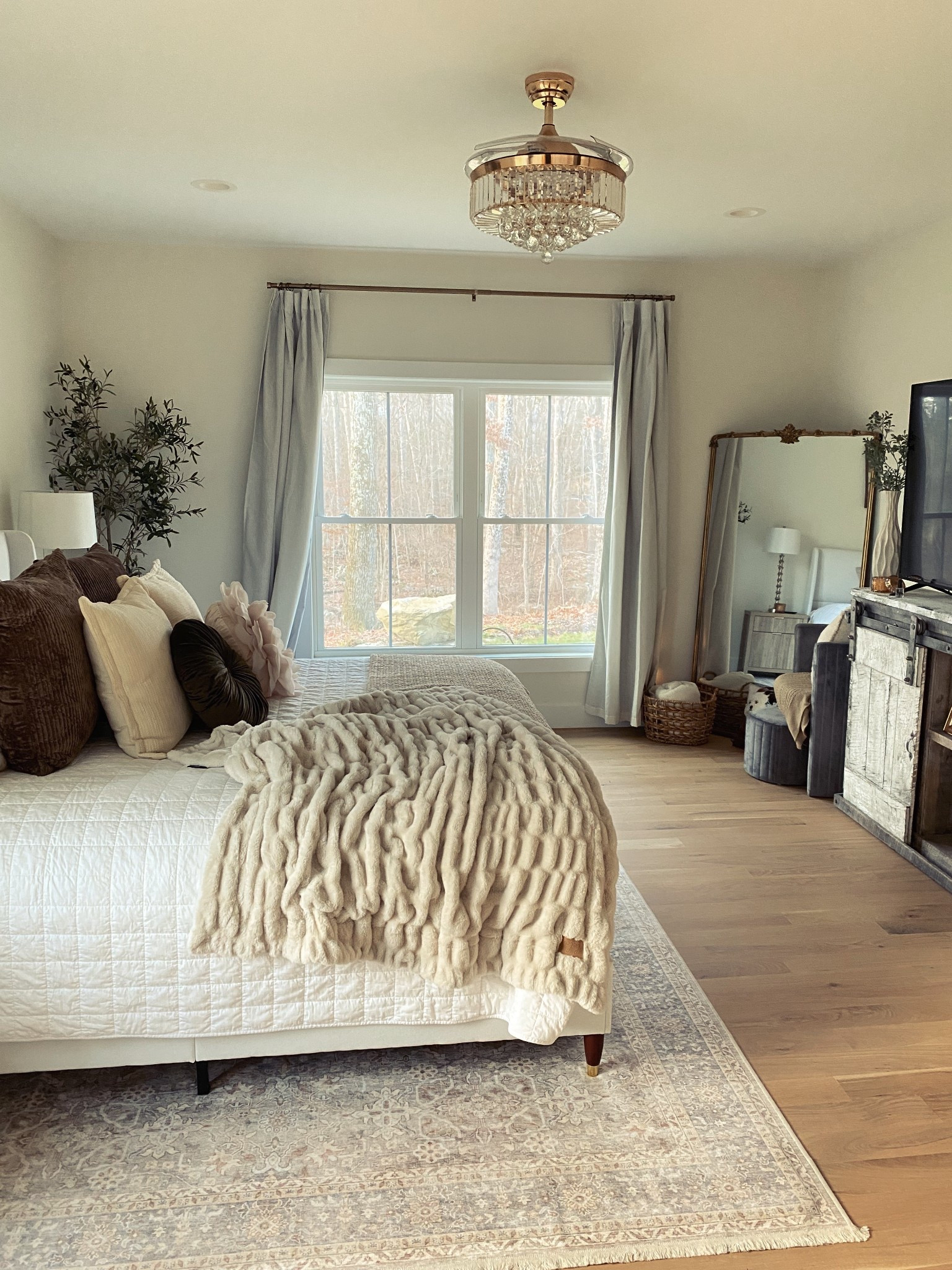 Shop my favorite Lola throw Blanket 🤩