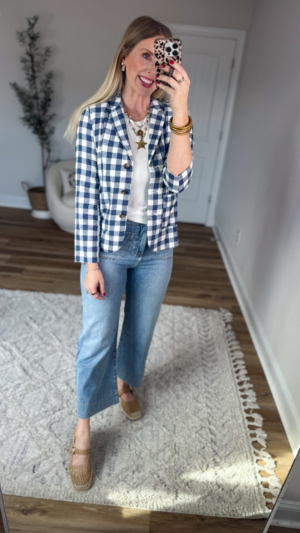 Gingham blazer and cropped jeans 

#LTKmomlife #LTKootd #LTKWorkwear