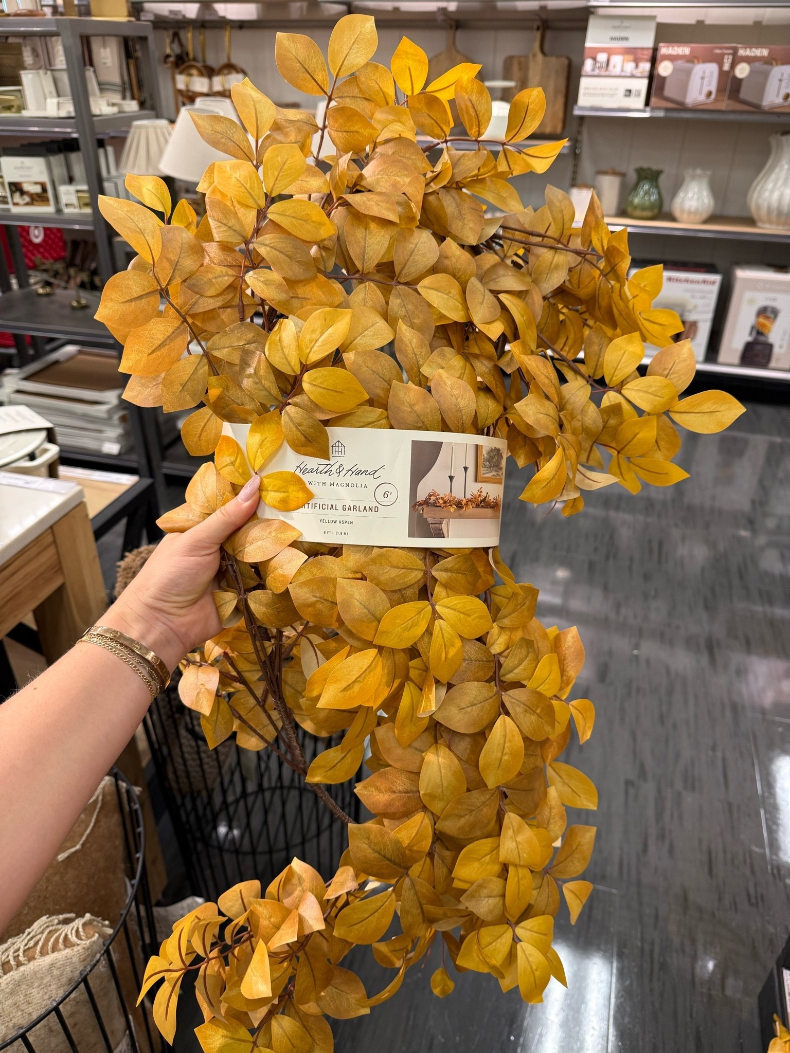 Love love love this garland for a pop of fall color! 🍁

#LTKdayinmylife #LTKSeasonal #LTKHome