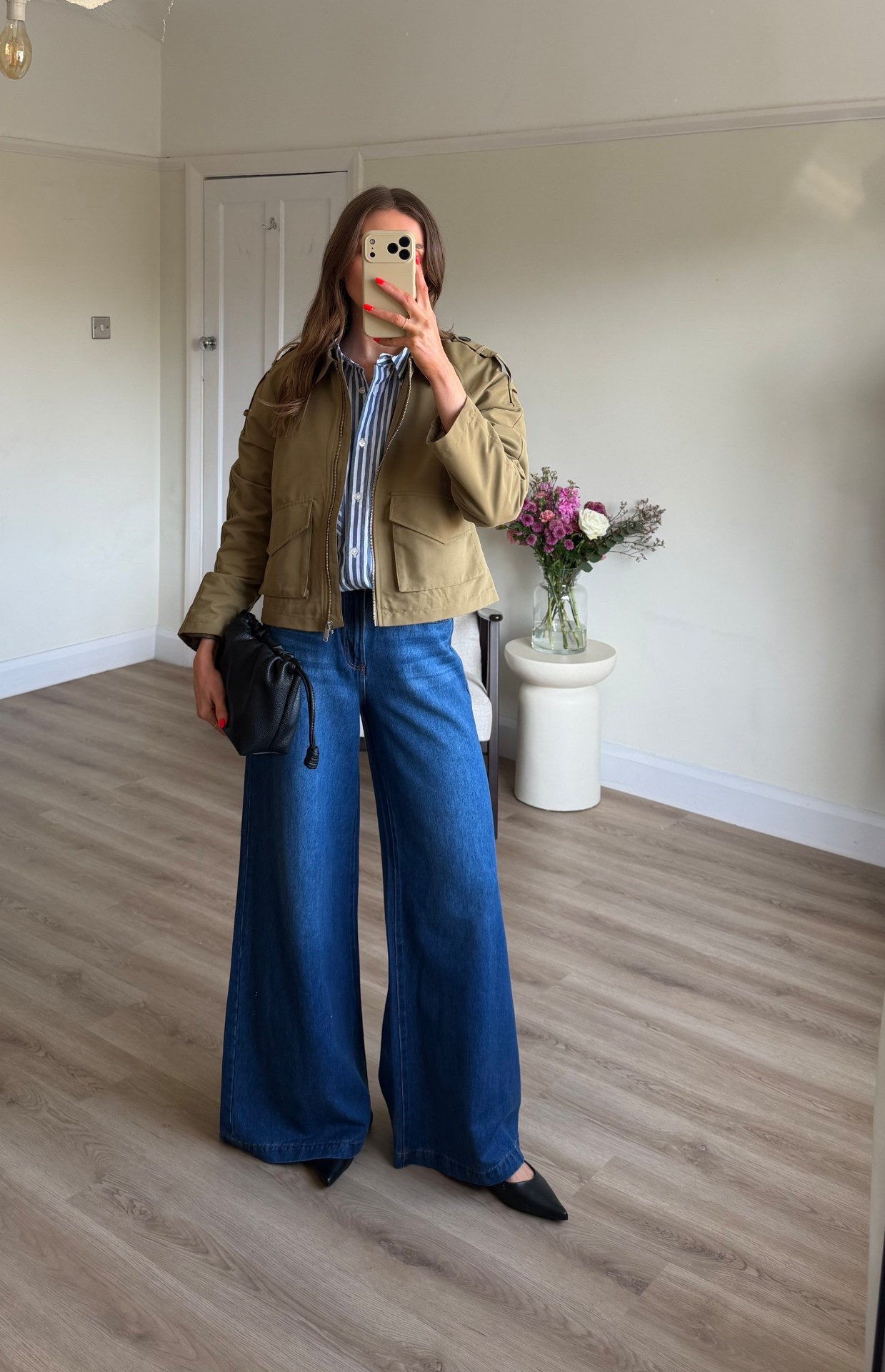 Spring outfit ideas
Size 10 in the jacket, I feel I could’ve gone bigger
Size 10 in the shirt, this comes up big so size down 
8 31 Leg in the wide leg jeans
I’m 5ft 6 


Spring outfit ideas 