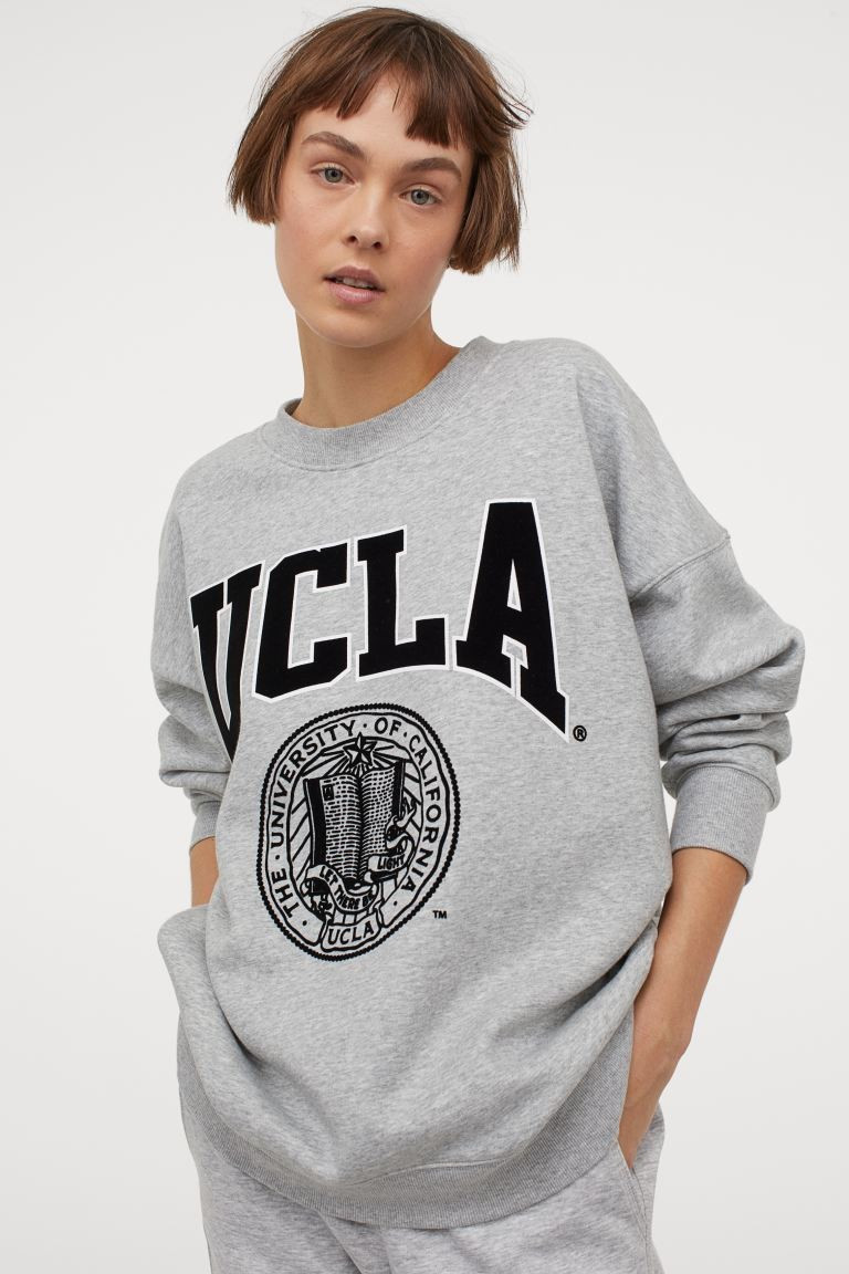 Soft, crew-neck sweatshirt with a printed design at front. Heavily dropped shoulders, long sleeve... | H&M (US + CA)