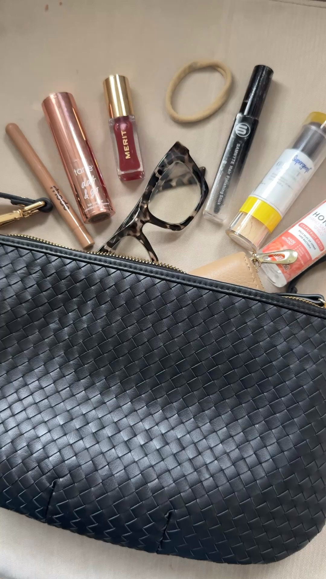 What’s in my bag 🤎

Breaking in my new Quince bag and these are the things that are pretty much always coming with me—wallet, SPF setting powder, lip liner, gloss and all of the other little things I somehow can’t leave the house without.

Nothing groundbreaking, just the everyday essentials I actually use.

What’s the one thing you ALWAYS have in your bag?

#LTKOver40 #LTKBeauty #LTKvlog