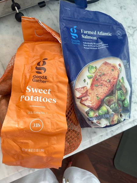 #Ad @target to the rescue for my latest recipe concoction 🙌🏼 Paprika crusted air fried salmon with onions, sweet potato & a side of green beans 🤤

Ingredients from @goodandgatherr : 
* green beans
* farmed atlantic salmon
* yellow onions 
* sweet potato
* olive oil
* paprika
* salt & pepper

Recipe above & make sure to check out my LTK to get all your Good & Gather ingredients!

Available at your local Target 🎯 
#targetpartner #targetstyle @targetstyle 

#LTKfitness #LTKSeasonal #LTKFind