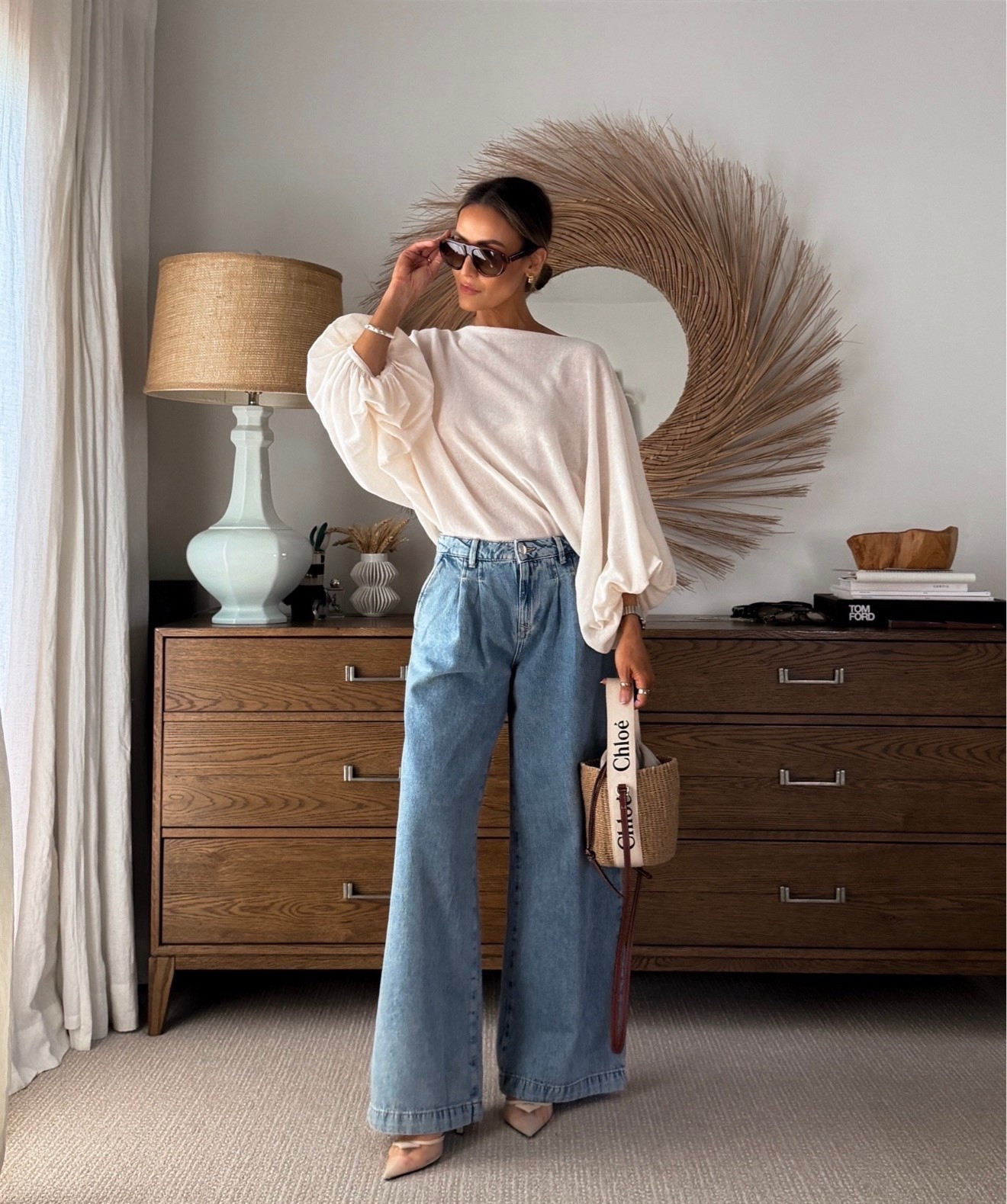 The perfect pair of pleated jeans with a wide leg, dressy yet comfy! Loving the balloon sleeve crop sweater so much I got it in pick also! Size 2 on jeans and xs on top