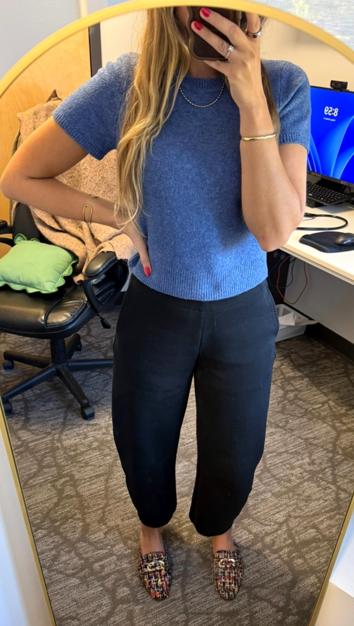 my work outfits always include @abercrombie 😍
