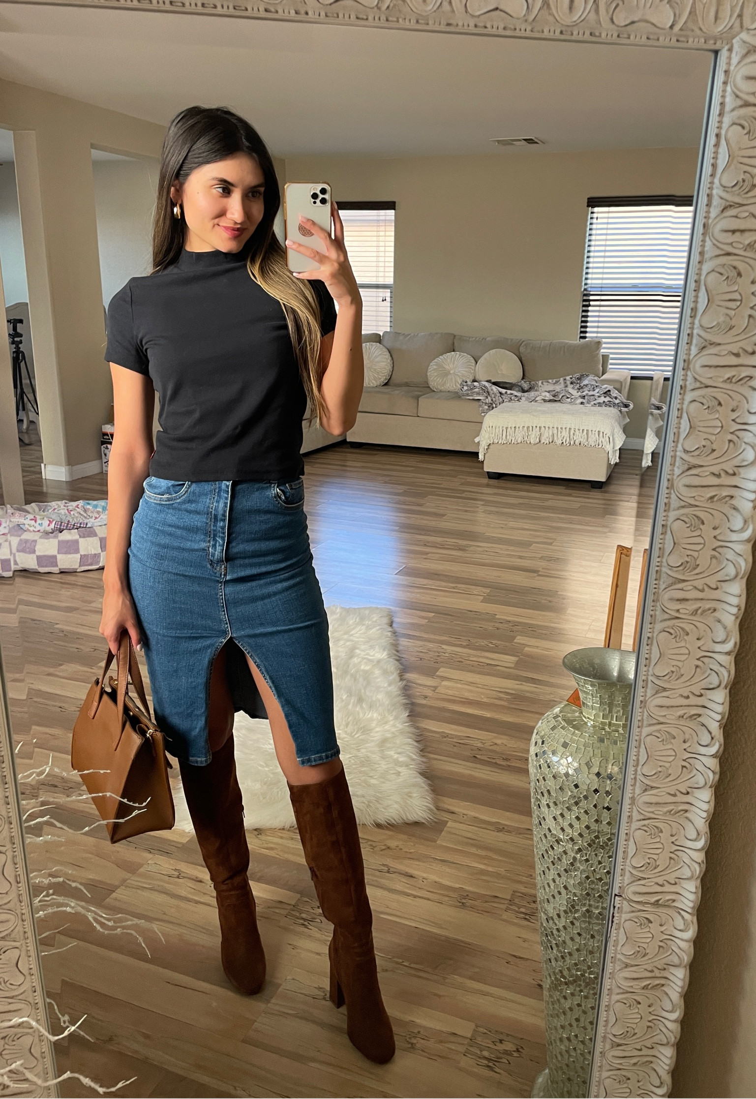 Fall Coffee Shop Fit☕️🍂 
shirt- exact
skirt- zara (linked similar)
boots- forever 21 (linked similar)



fall, fall style, fall fashion, fall outfit, summer to fall transition outfit, boot season, knee high boots, suede boots, denim skirt, everyday style, chic style, simple outfit, capsule wardrobe, minimal style, minimalist outfit 

#LTKStyleTip #LTKShoeCrush #LTKSeasonal