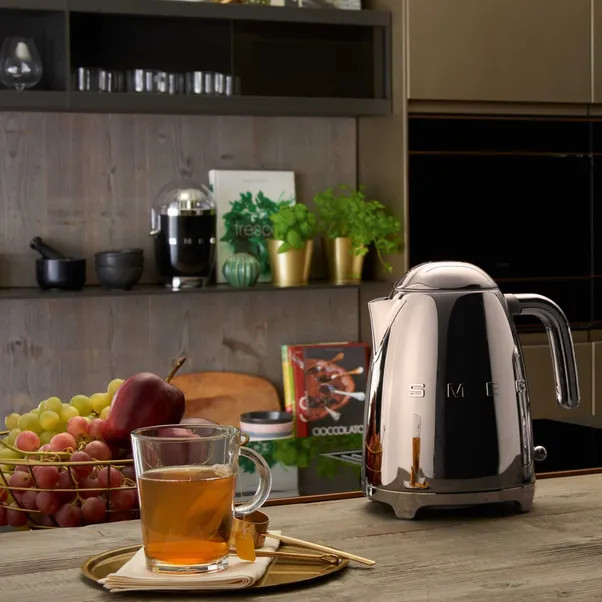 SMEG Retro Electric Kettle | Dunelm