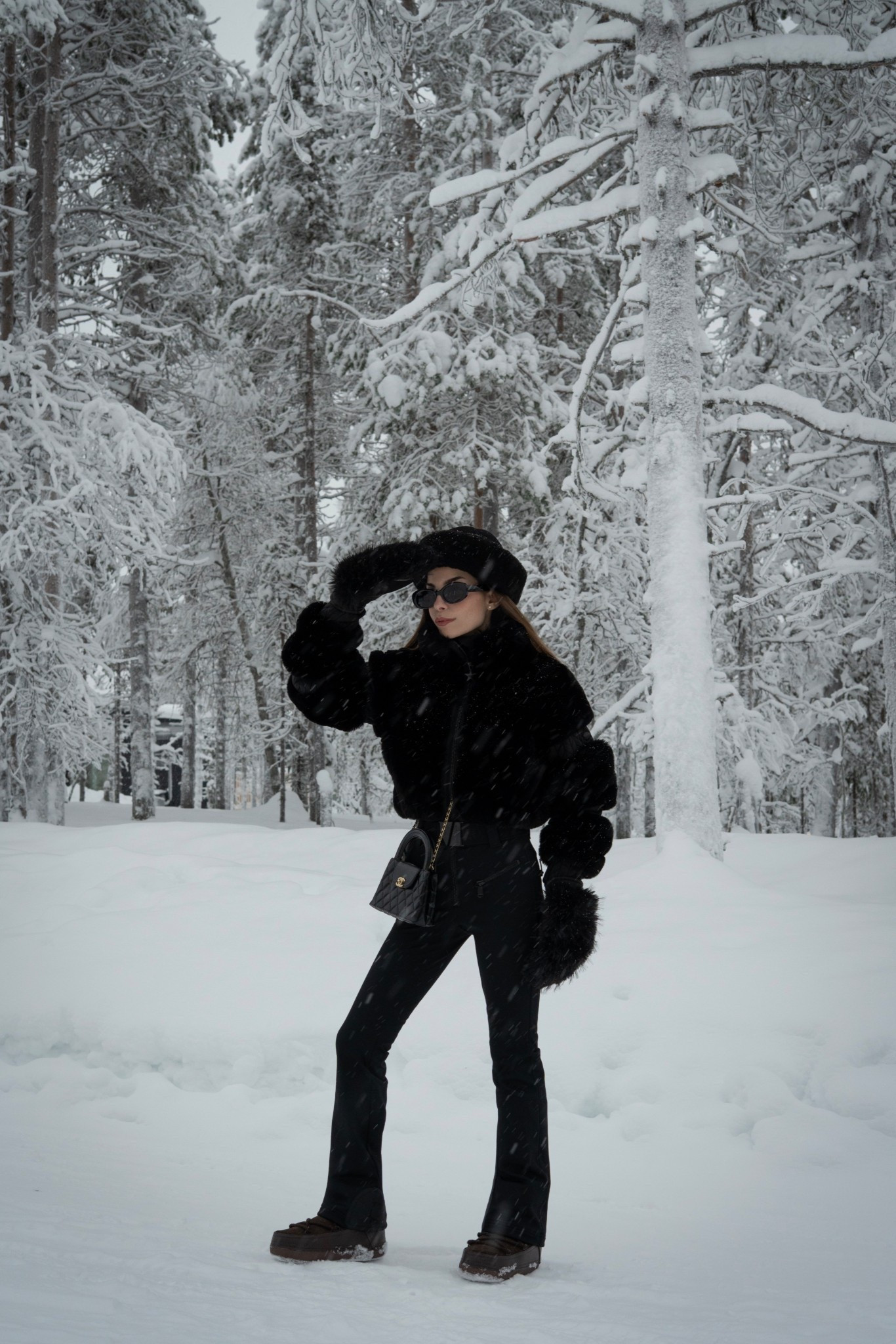 The ultimate it-girl ski suit 🖤