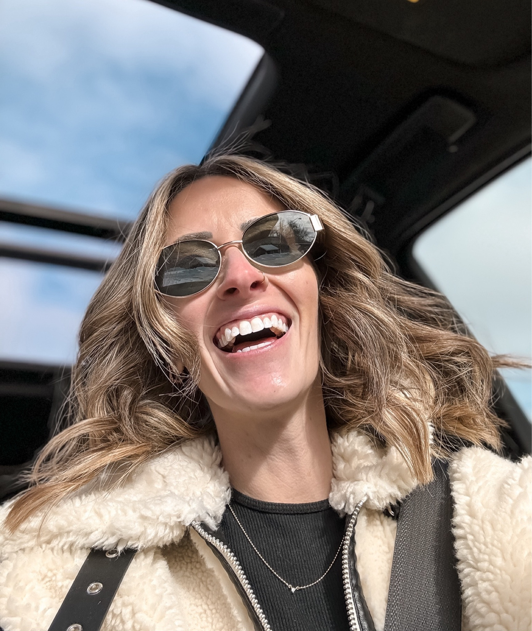 Gold black sunglasses 90s style designer dupe look for less sunglasses Amazon finds 