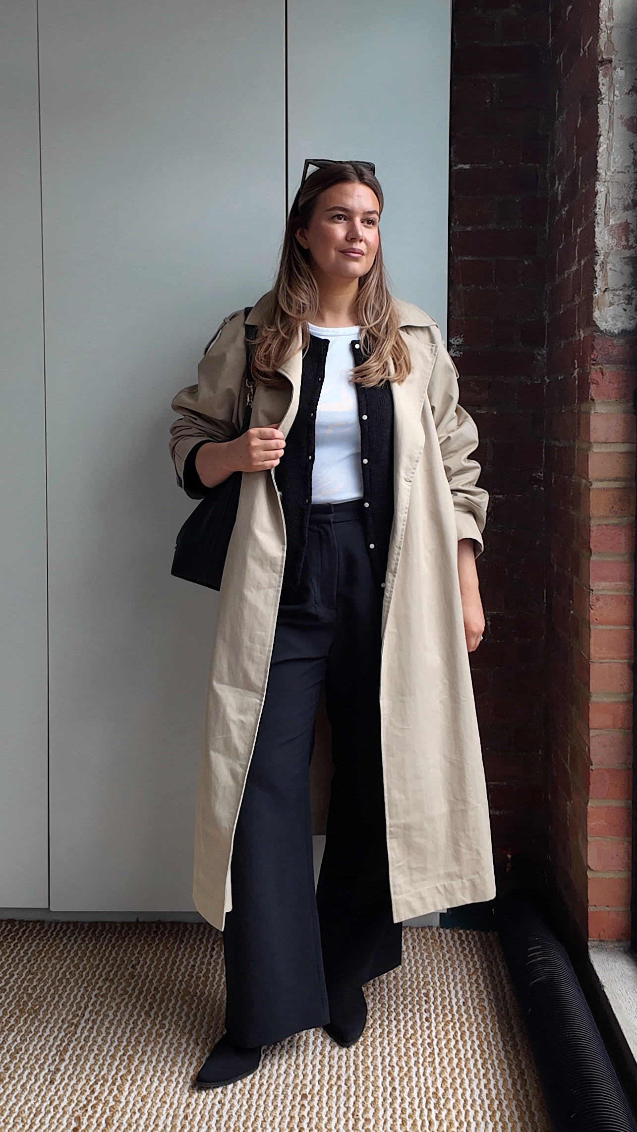 30 outfits in 30 days with a professional stylist. Outfit 1:

Lounge silk robe [XL-XXL]
Abercrombie sloane black pants [W33 L]
White vest
Black Cardigan
Trench Topshop ASOS [L - UK 16]
Black point heel boots 
Black bag Coach
Free people tortoiseshell sunglasses

#LTKwinter #LTKstyletip #LTKmodest