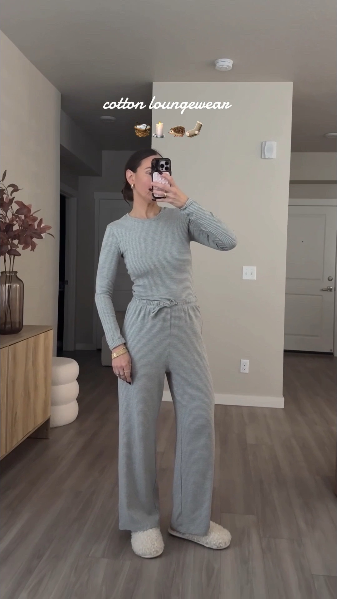 95%cotton.  soft. wide leg palazzo pants. fitte long sleeve shirt.  fremd soft and soooo cozy!!
#loungewear #chyrii