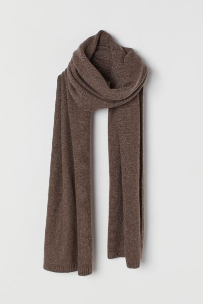 Cashmere scarf | H&M (UK, MY, IN, SG, PH, TW, HK)