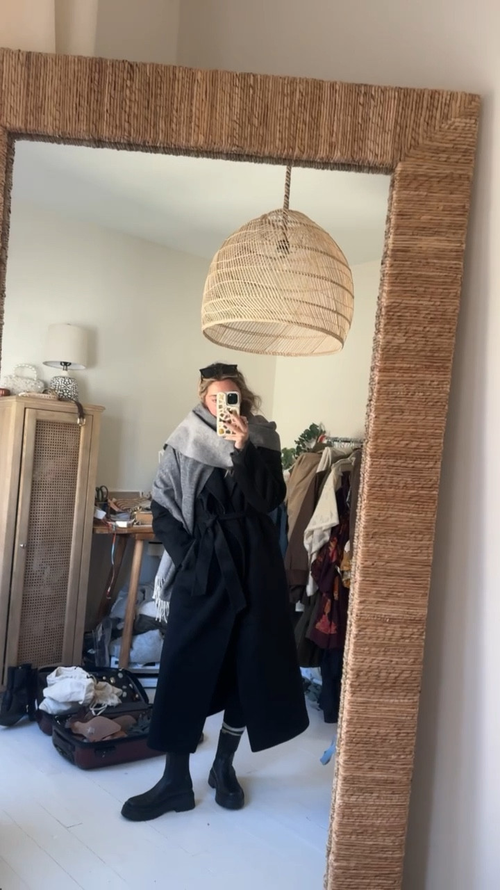 Winter OOTD! My cozy Gap coat is 50% off right now and my scarf is 25% off at Bloomingdale’s. Such great deals!

#LTKCyberWeek #LTKSaleAlert