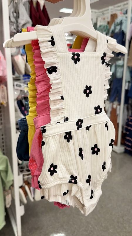 NEW baby girl criss cross ruffle rompers 💕🌸 These are so darling! 🥹

Target Style, Target Fashion, Baby Girl Finds, Baby Girl Fashion, Newborn Baby Girl, Newborn Outfit, Easter Outfit

#LTKfamily #LTKbump #LTKbaby
