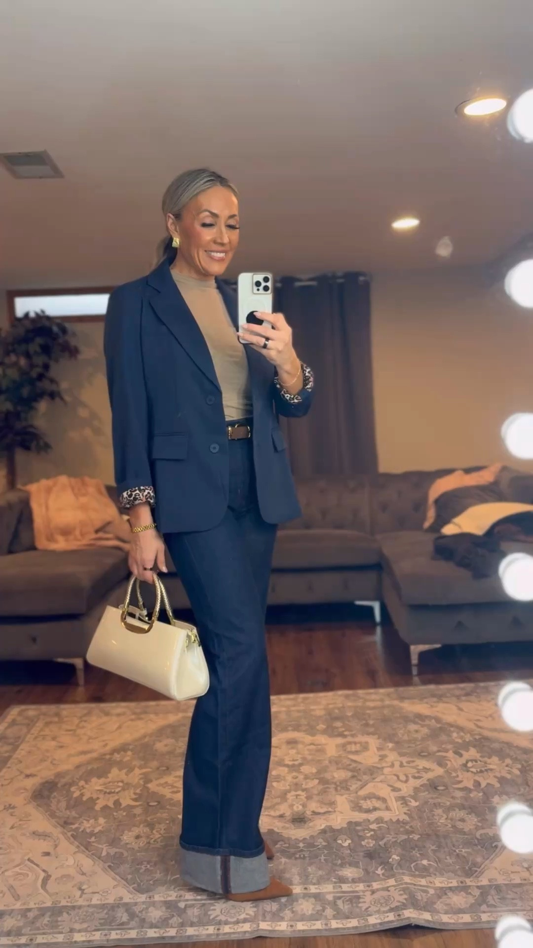 Power outfit! 
Blazer up when you want to feel more elevated. Make it blue with cheetah lining for more luxury. 🤩
Wear this stunning outfit ANYWHERE! 🤩