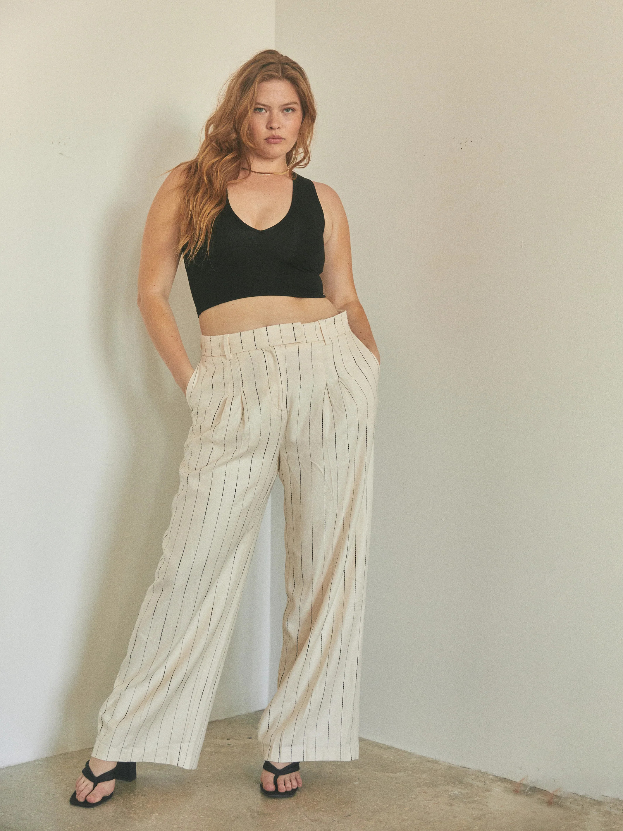 V-Neck Brami (Crop) | Klassy