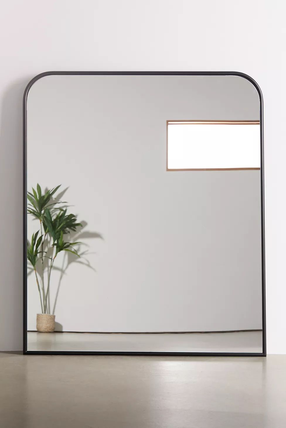 Selene Extra Large Floor Mirror | Urban Outfitters (US and RoW)