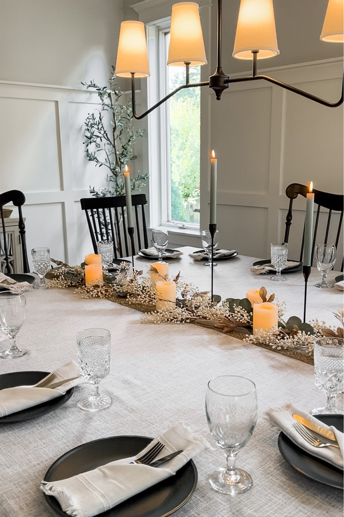 The perfect decor for your Thanksgiving table! 


Fall tablescape fall place setting thanksgiving decor thanksgiving place setting decorate water glasses thanksgiving centerpiece 

#LTKSeasonal #LTKunder50 #LTKstyletip