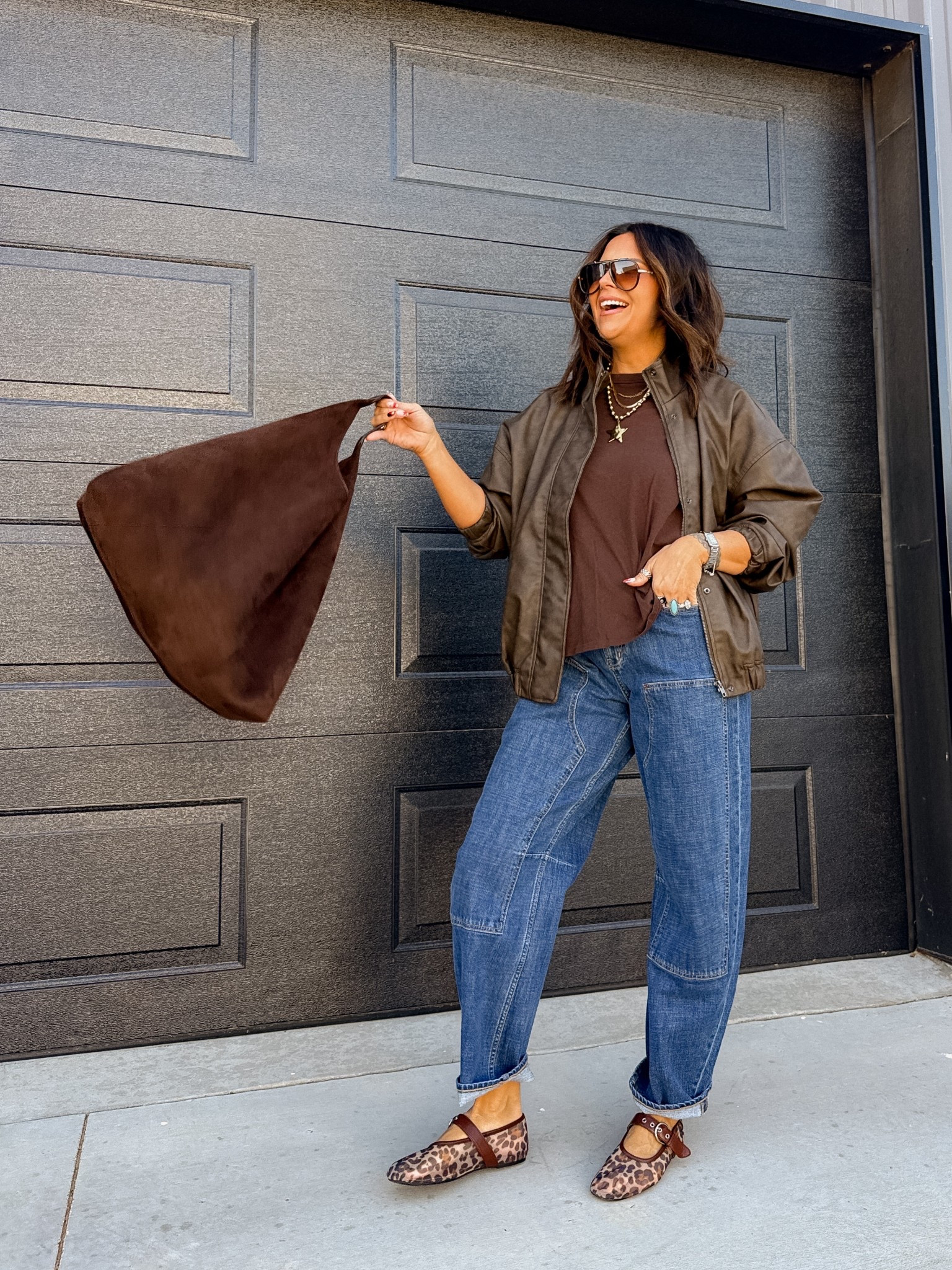 Easy outfit formula: jeans + monochrome evening else!
Jacket: XL
Jeans: TTS
TEE: XL


#LTKmomlife #LTKMidsize #LTKootd