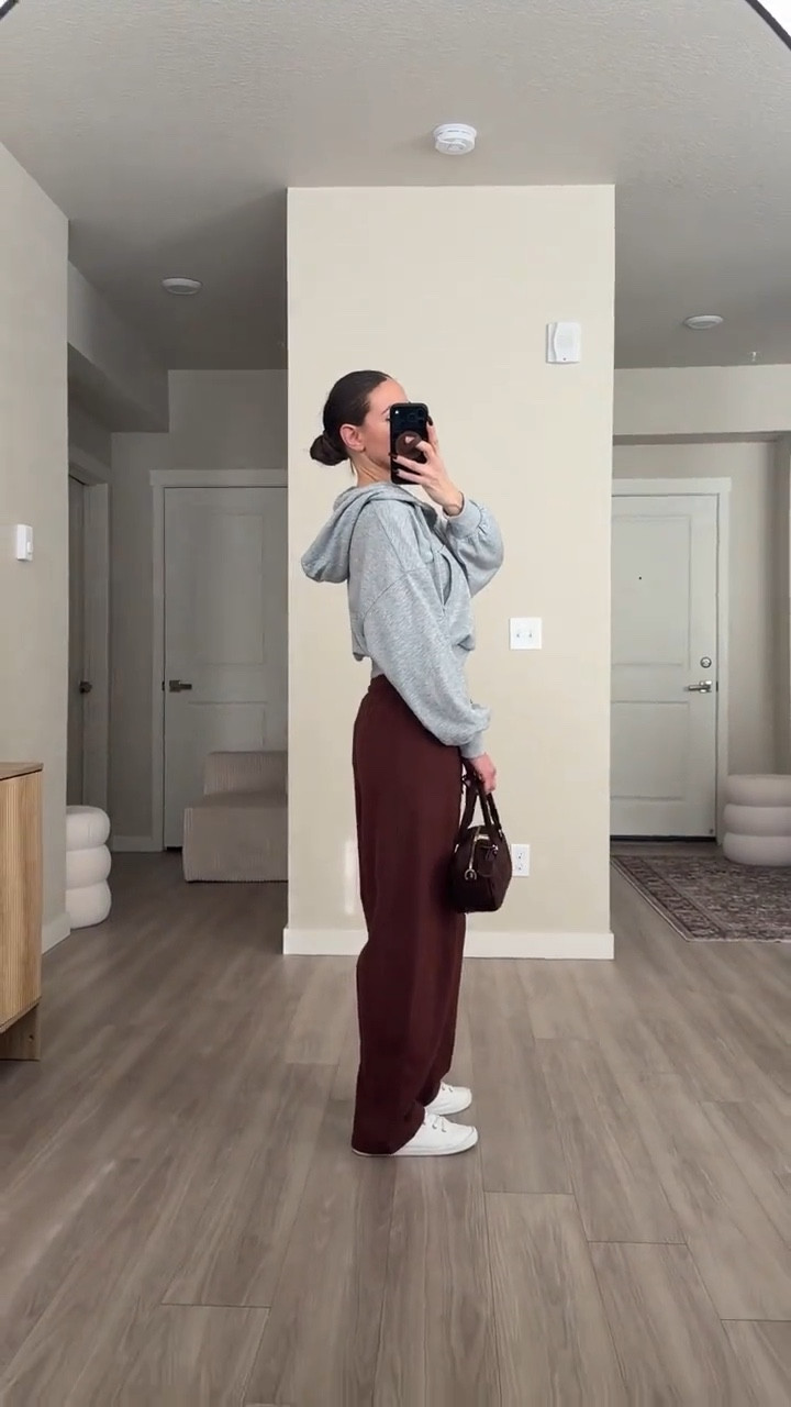 lightweight comfy barrel sweatpants.  so so good!!

#sweatpants #greysweatpants #zipperedhoodie 

#LTKFindsUnder50 #LTKSaleAlert #LTKootd