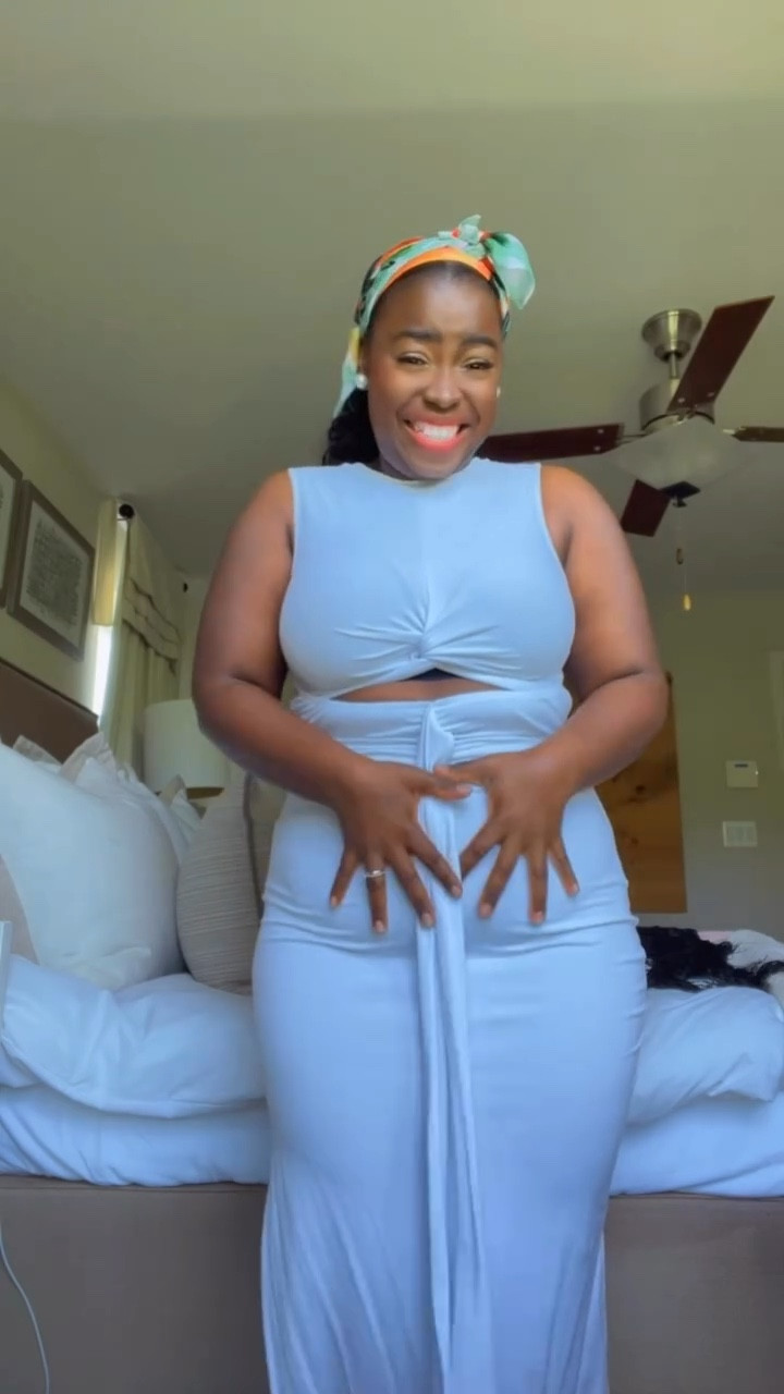 Get ready with me for a Graduation Party. Outfit and  press on nails linked in Bio. 

#graduationparty