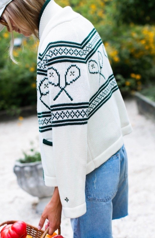 adorable sweater! 🎾