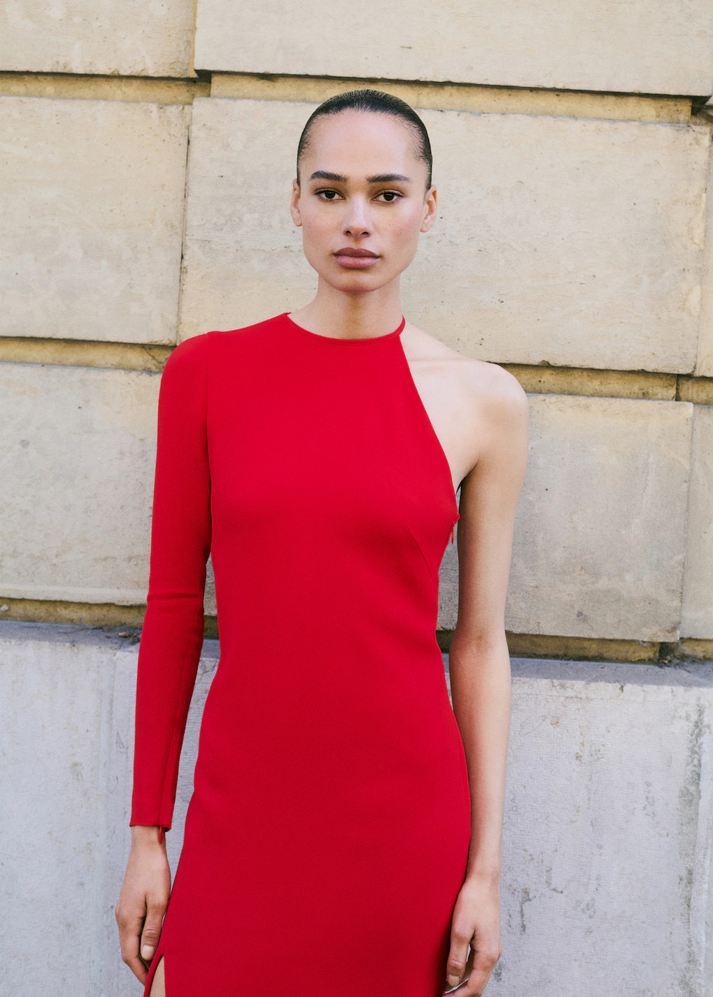 Asymmetrisches Kleid mit offener Rückenpartie | Mango EU