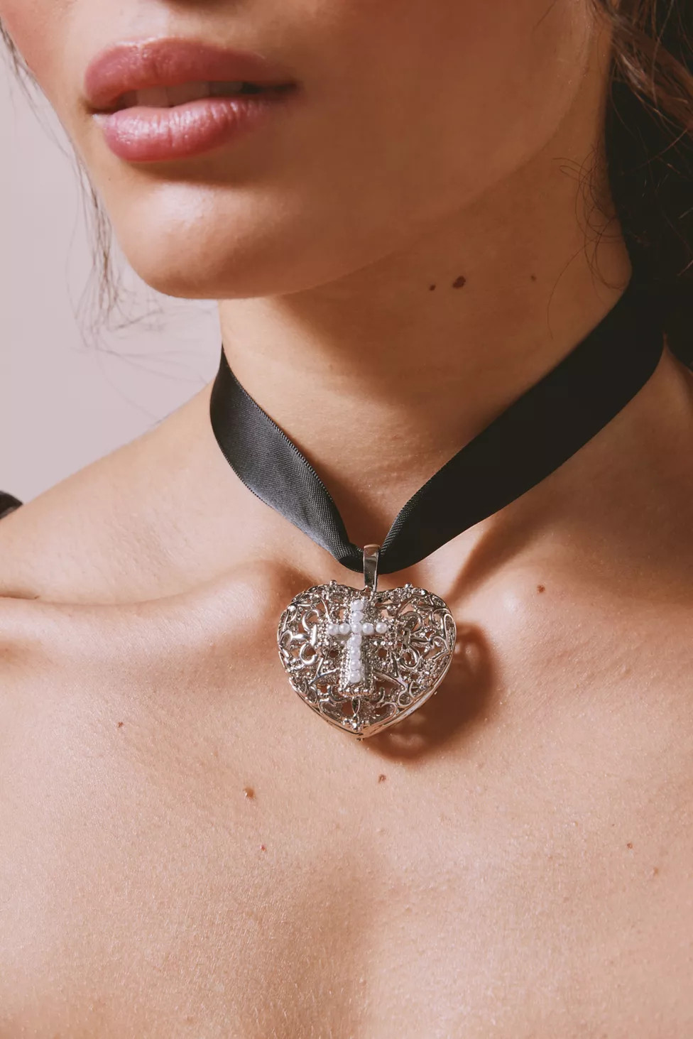 Cross Your Heart Velvet Ribbon Necklace | Urban Outfitters (US and RoW)