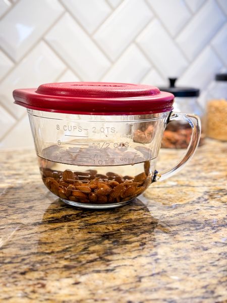 8 cup measuring cup with lid 

Great for storing soups, food and for making batter and pouring with the handle 

Easy food storage 

#LTKhome #LTKfindsunder50