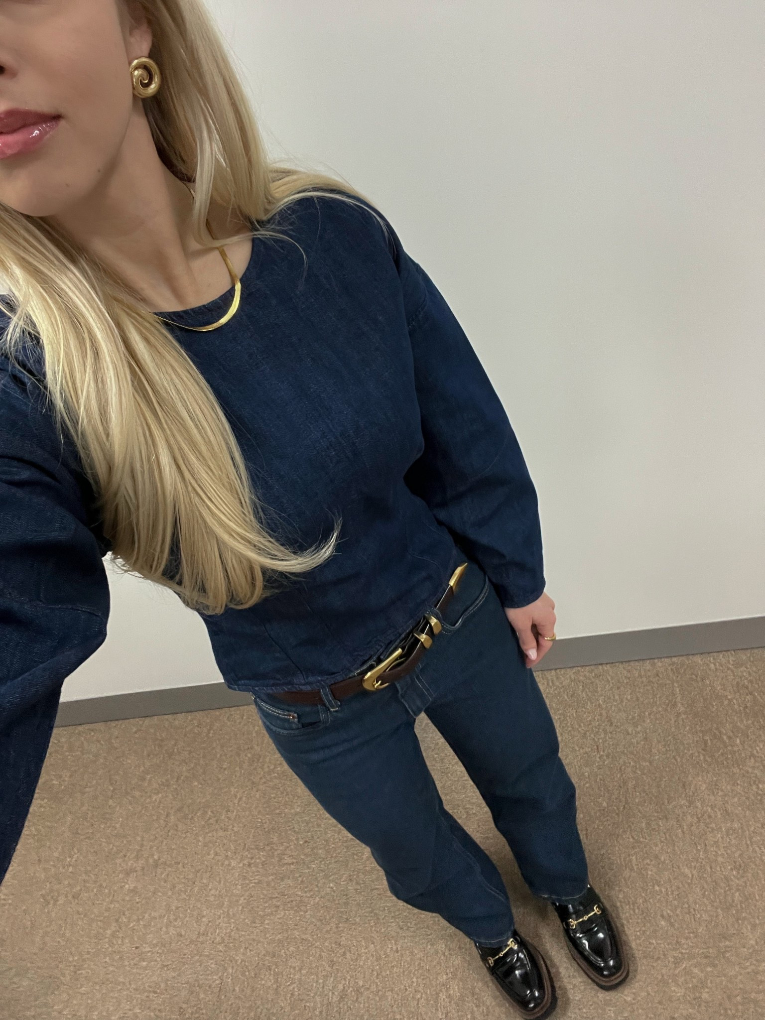 Jeans are Zara mid waist TRF curved leg balloon jeans in dark indigo size 2 (6688/250)