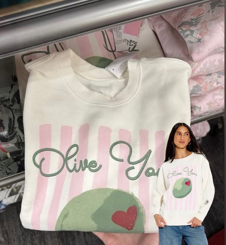 This trending cozy sweatshirt deserves a spot in your closet 🤍

#LTKFindsUnder50 #LTKmomlife #LTKActive