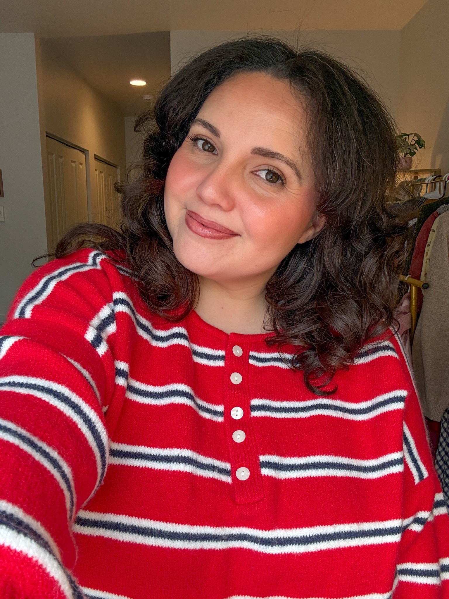 Red striped Abercrombie henley sweater, my favorite cozy fall sweater ❤️ Midsize fall outfit that is perfect for cozy weather. Size XL #abercrombiefinds #midsizefashion #fallsweater