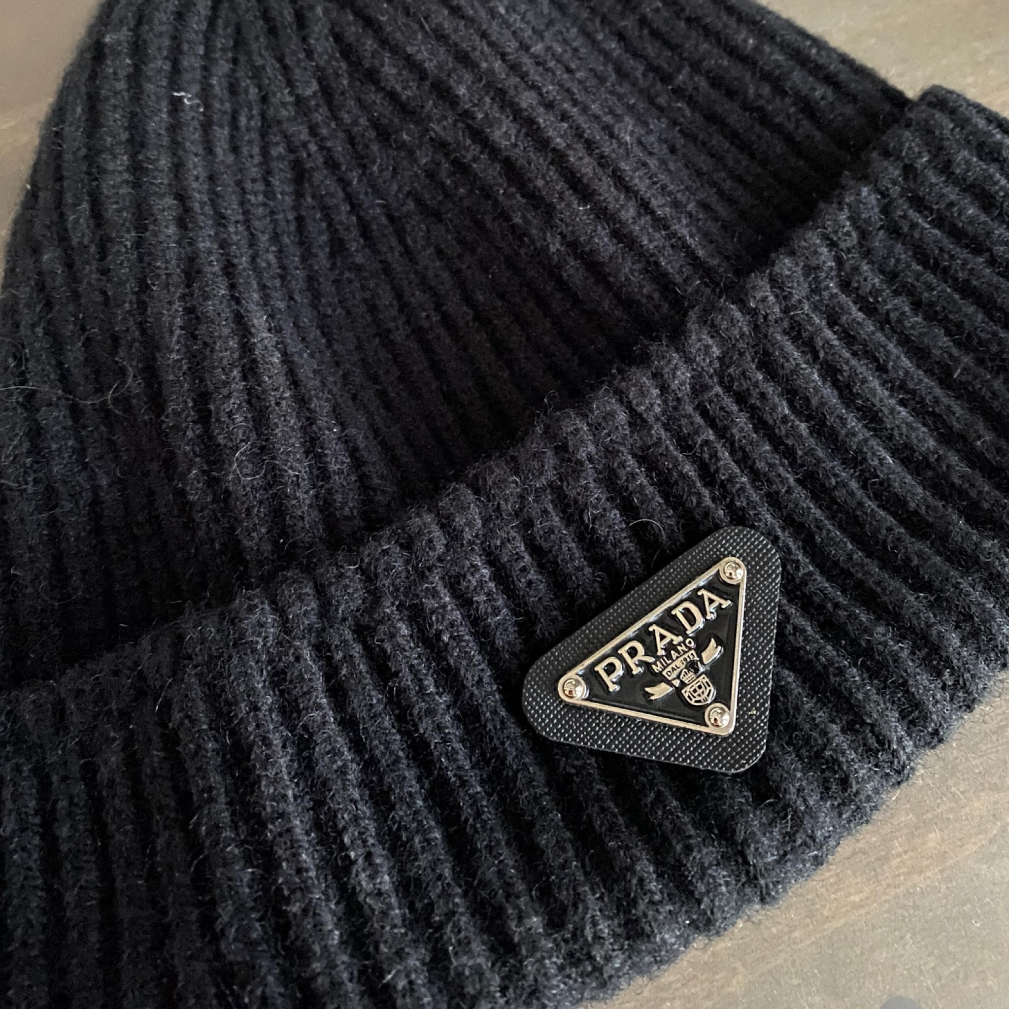 Prada beanie #dhgate

#LTKFindsUnder50 #LTKFindsUnder100