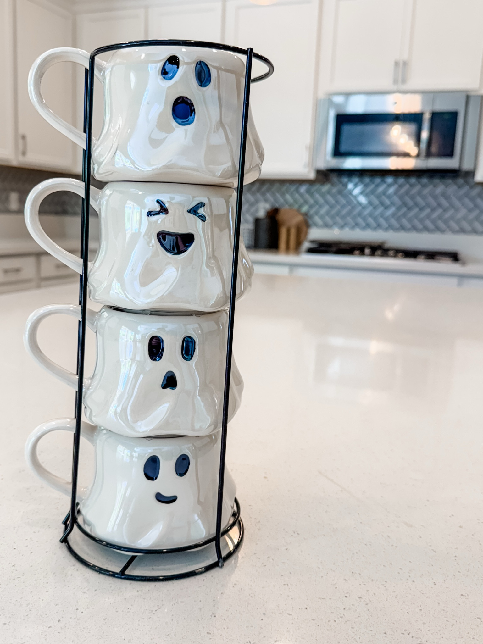 The CUTEST Halloween mugs! only $10 for the entire set and rack 🤯