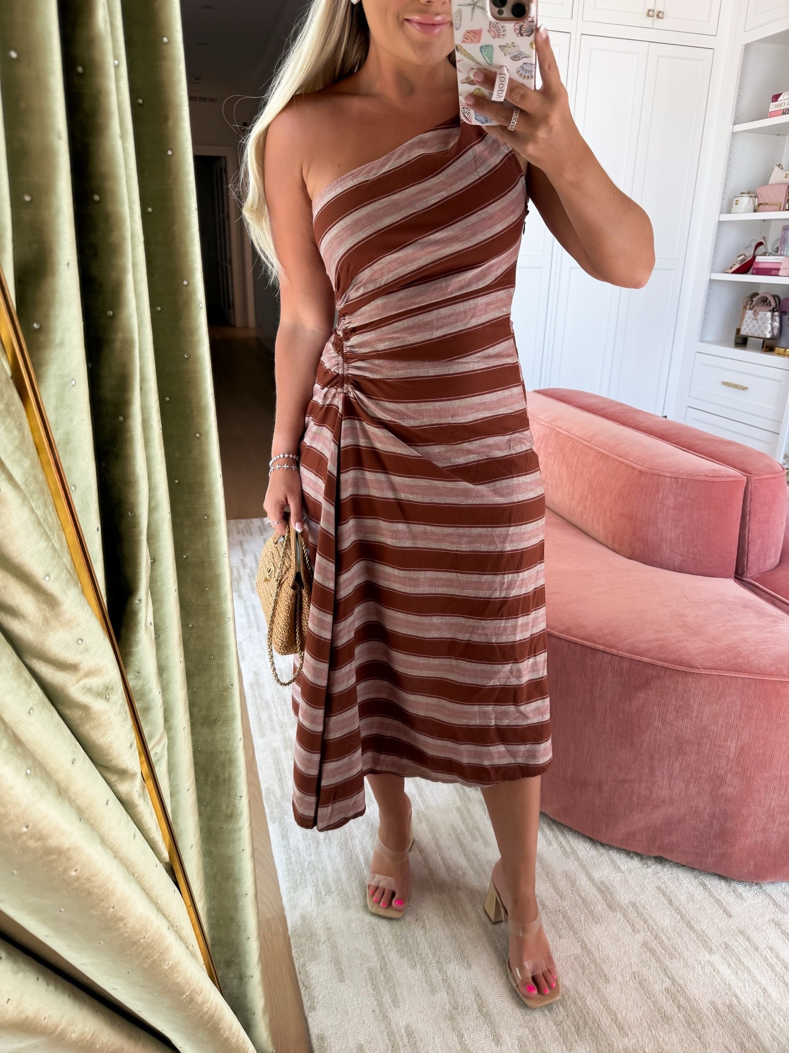 This dress is so flattering & chic!

#LTKgrwm #LTKmomlife #LTKootd