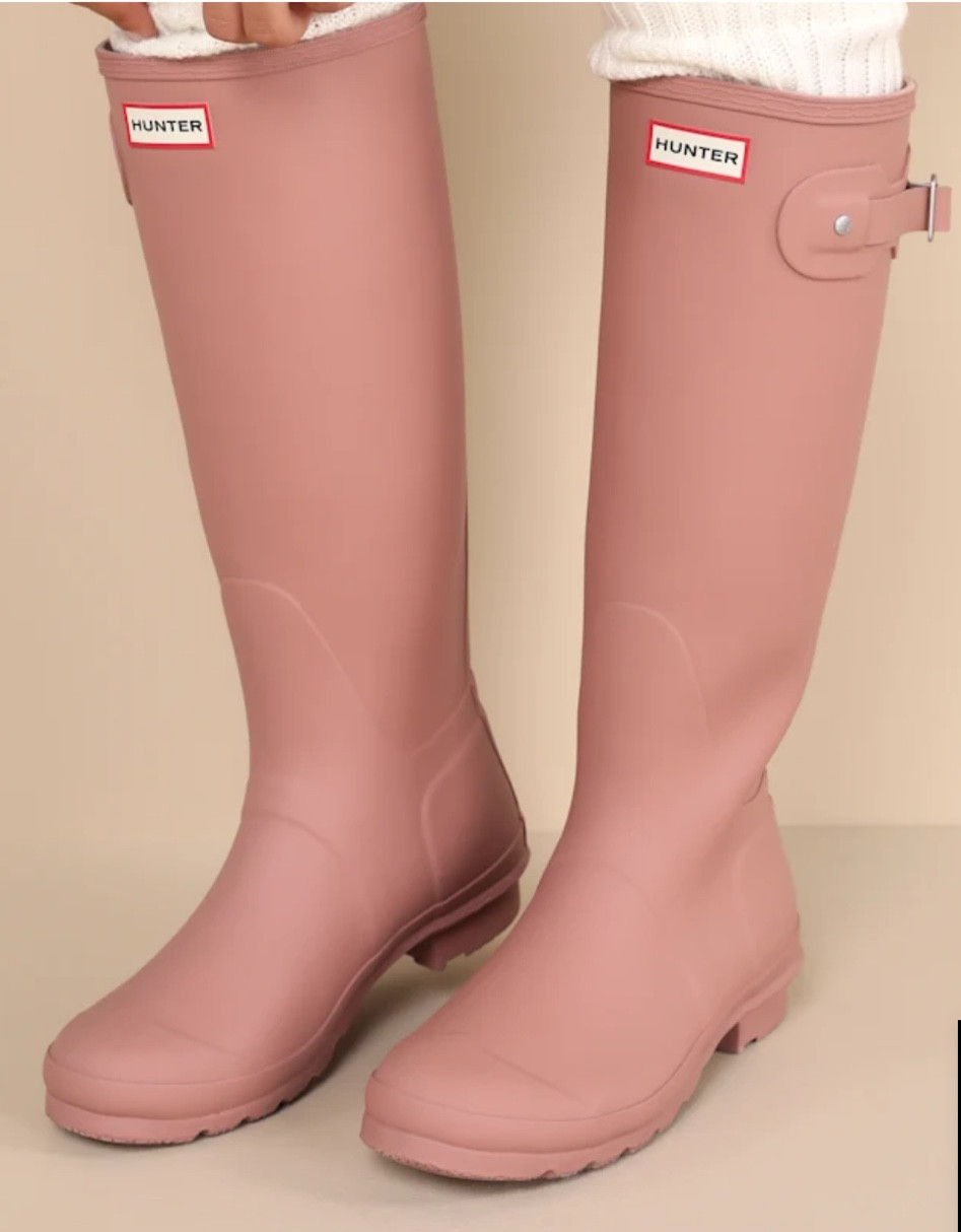 I recently had to dust off my Hunter boots for the snow storm that hit the DMV this week. Now, I’m down a rabbit hole looking at other colors. I own a black pair so a light color would be a nice addition. 🤔 


winter outfits, rain boots, waterproof boots, snow boots

#LTKStyleTip #LTKSeasonal #LTKShoeCrush