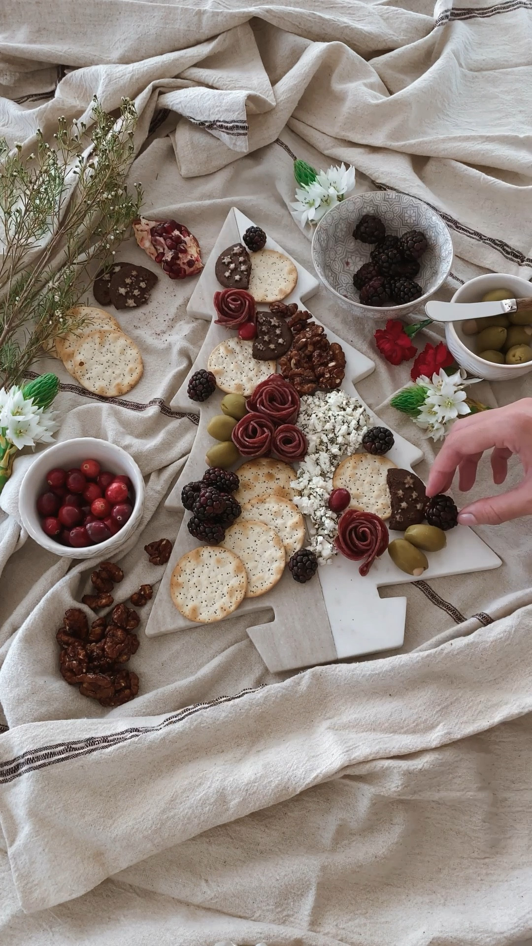 I put this charcuterie board together for a client a few years ago, I wasn’t going to share it as I don’t celebrate Christmas (surprise) but I thought it would be fitting considering the approaching season, for those of you who you! ☺️🤍✨ 





#kitchen #party #holiday #christmasdecor #decor #home #family #gifts #thanksgiving 

#LTKHome #LTKHoliday #LTKParties