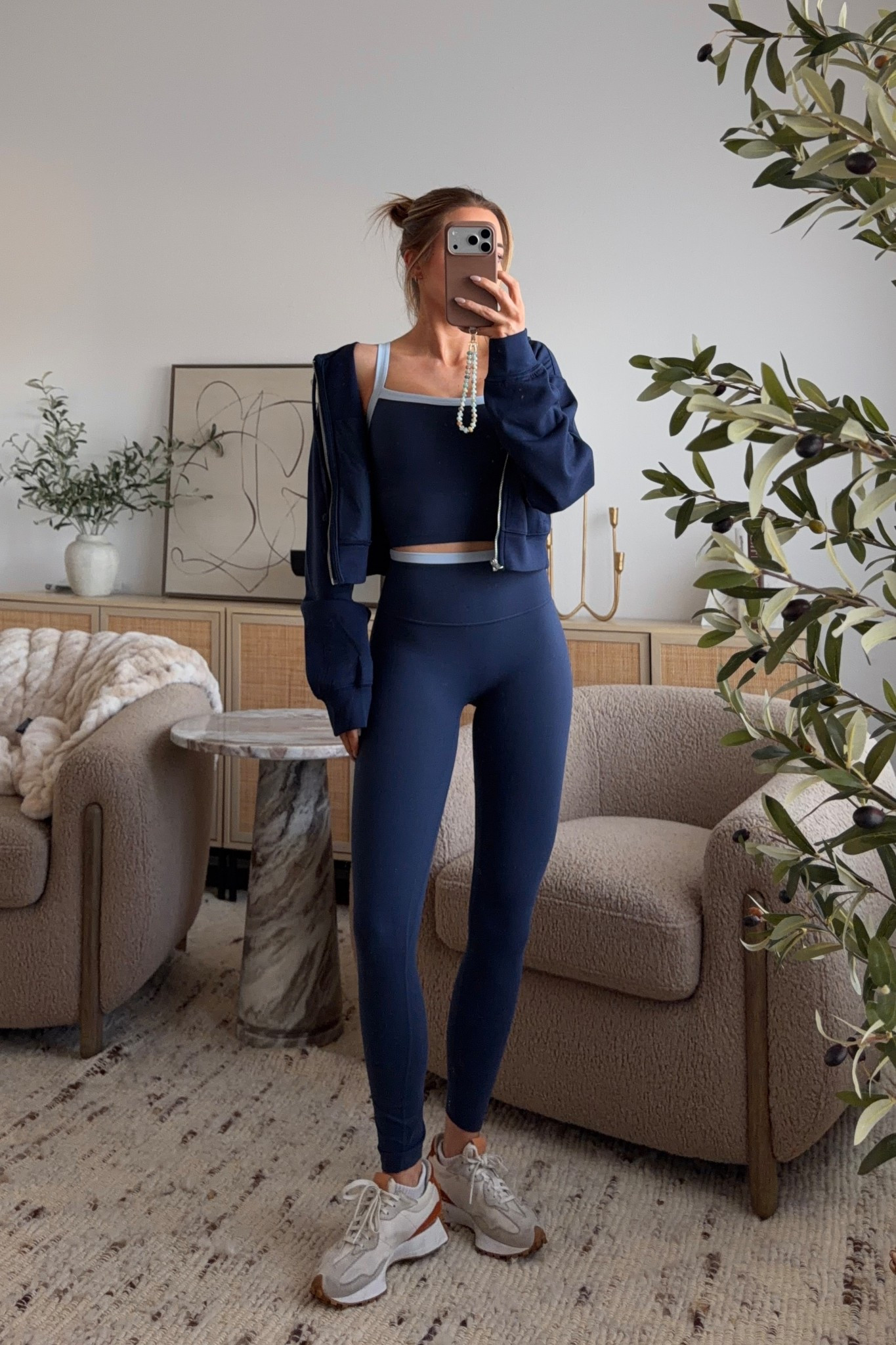 top: xs // leggings: xs regular // jacket: xs 