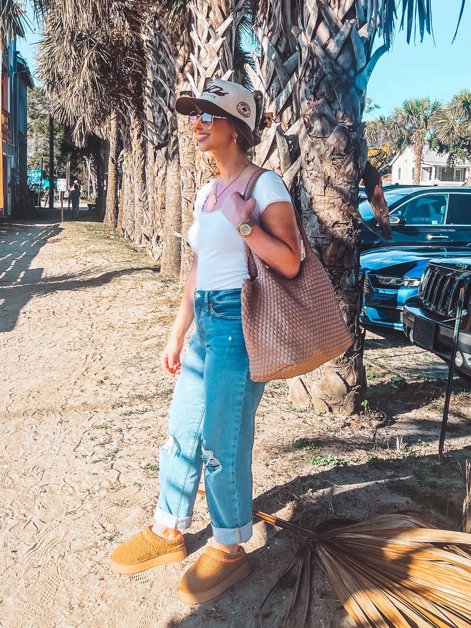 Womens high waisted distressed jeans 
Womens brown sherpa platform clogs
Moms club collective brown and
White hat
Fitted square neck short sleeve white tee shirt
Braided taupe tote bag 
Tortious claw clip
Gold aviator sunglasses 