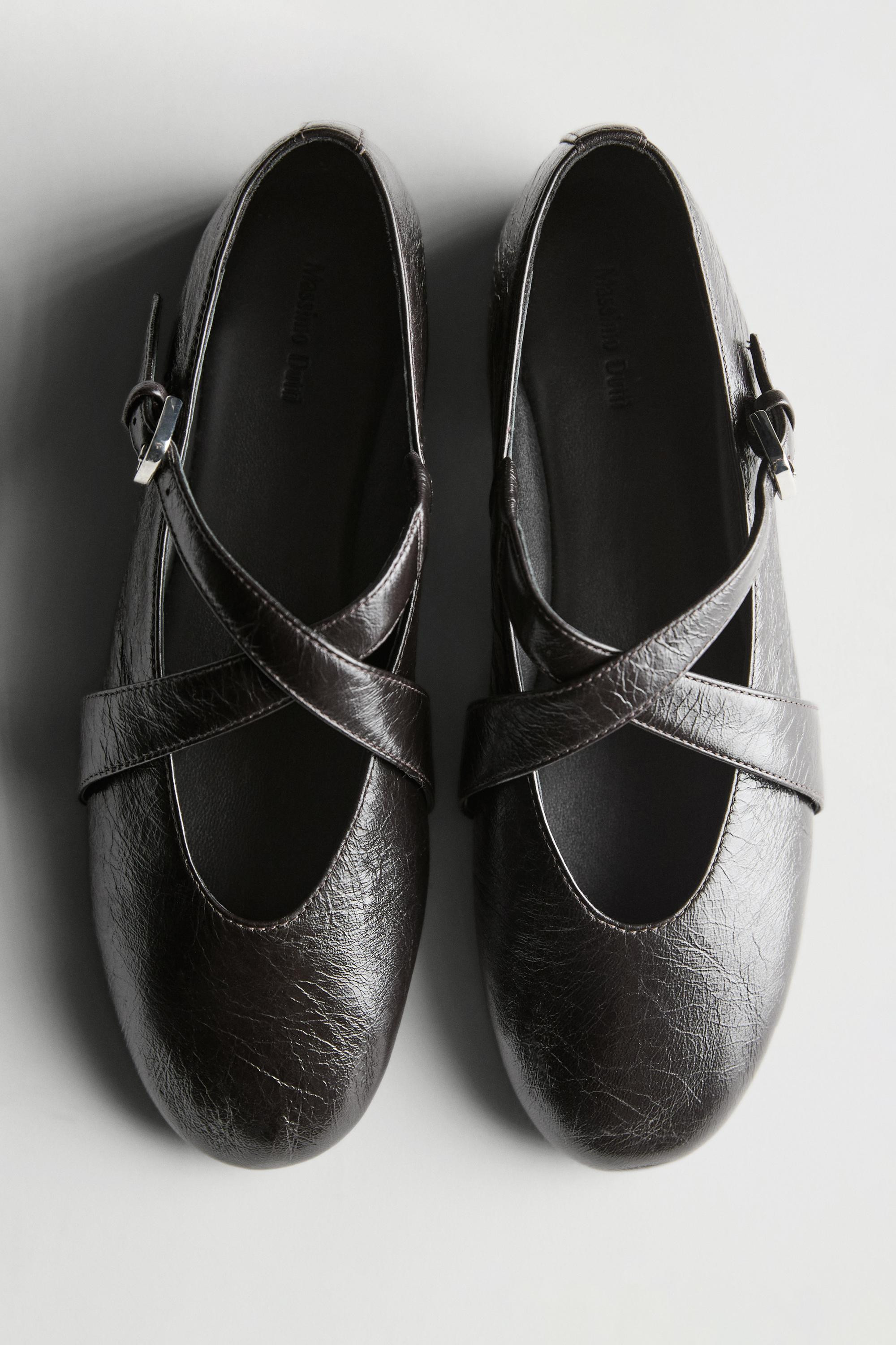 Ballet flats with criss-cross straps and buckle | Massimo Dutti US