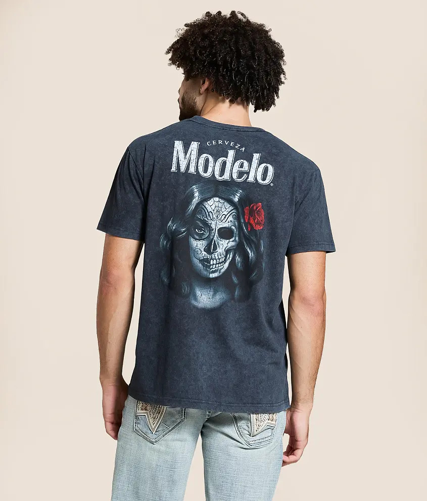 Modelo Half Skull T-Shirt | Buckle