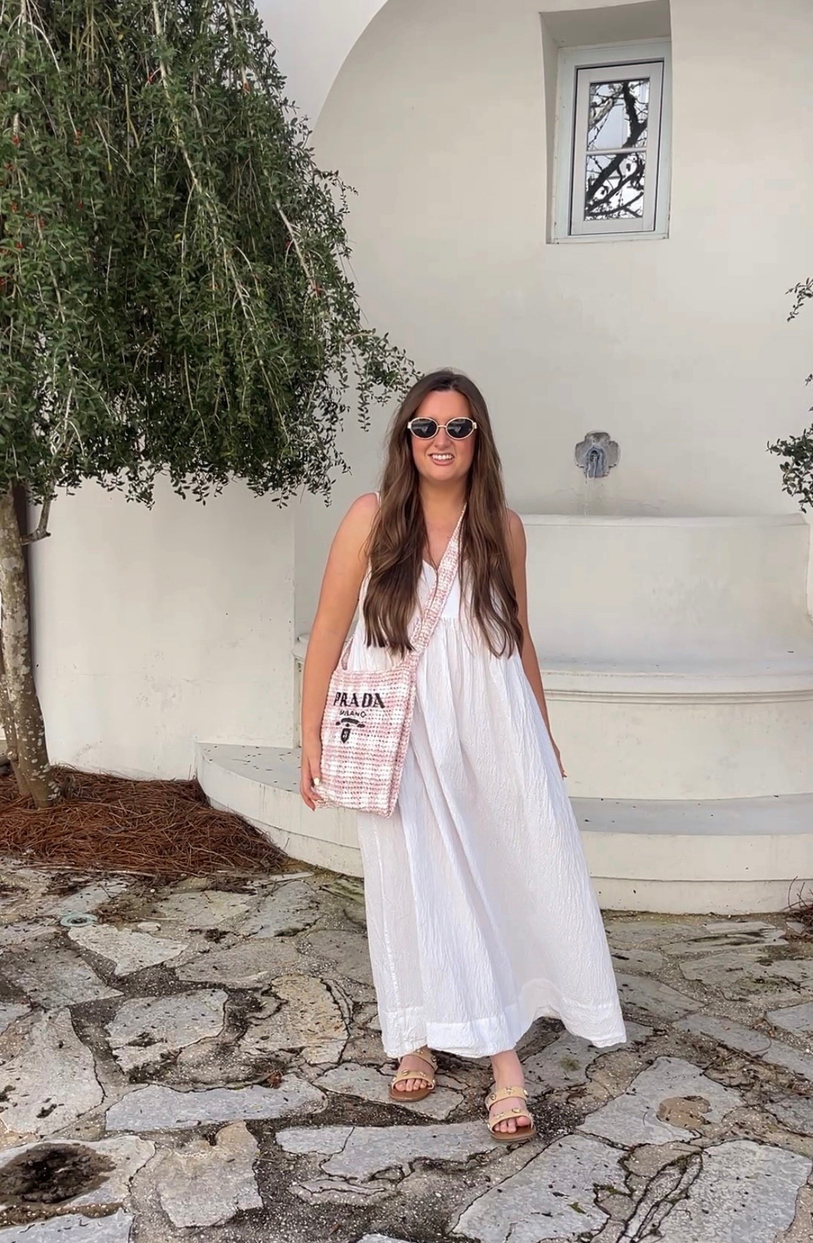 borrow designer bags for a monthly membership fee love this pink Prada one for summer 