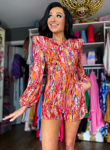 Shoulder pads are a bold choice but this print? It’s everything! I’m swooning over the romper fit and love the quality of this piece. It’s under $30 and has such a good quality! 

#LTKunder50 #LTKSeasonal #LTKtravel